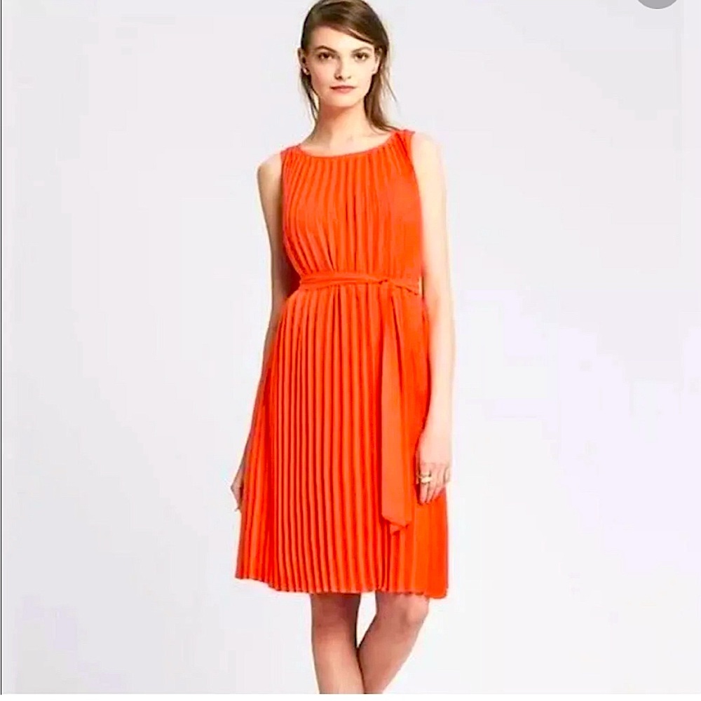 Banana Republic coral petite pleated sleeveless dress